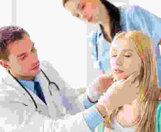 blog-detail-4 A doctor is examining the neck of a woman.